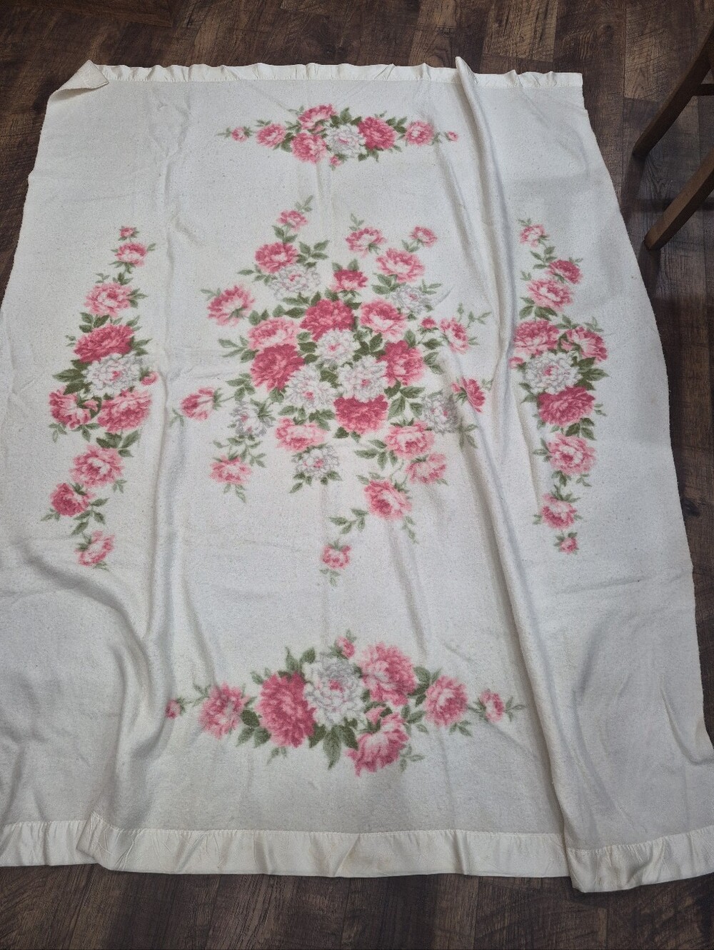 Vintage RARE Pink Cabbage Rose Lightweight Wool Blend Twin Blanket W/ Satin Trim